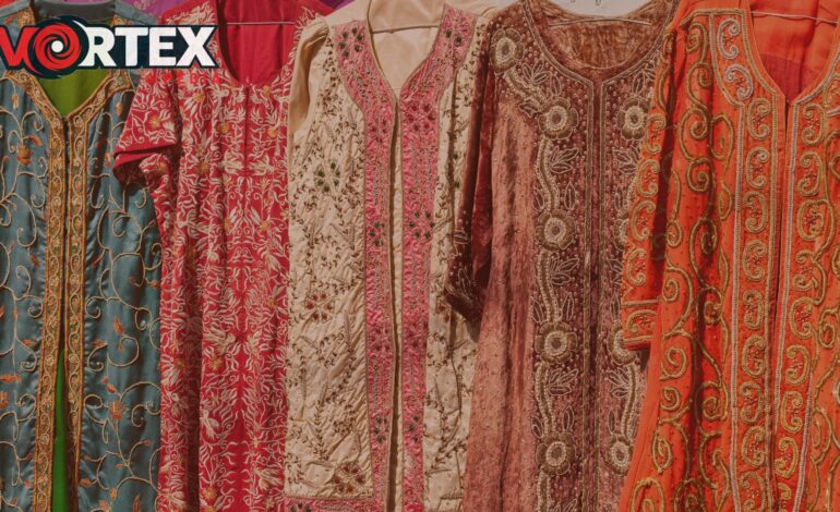 This Image Showing Beautiful Clothes To Wear In Pakistan.